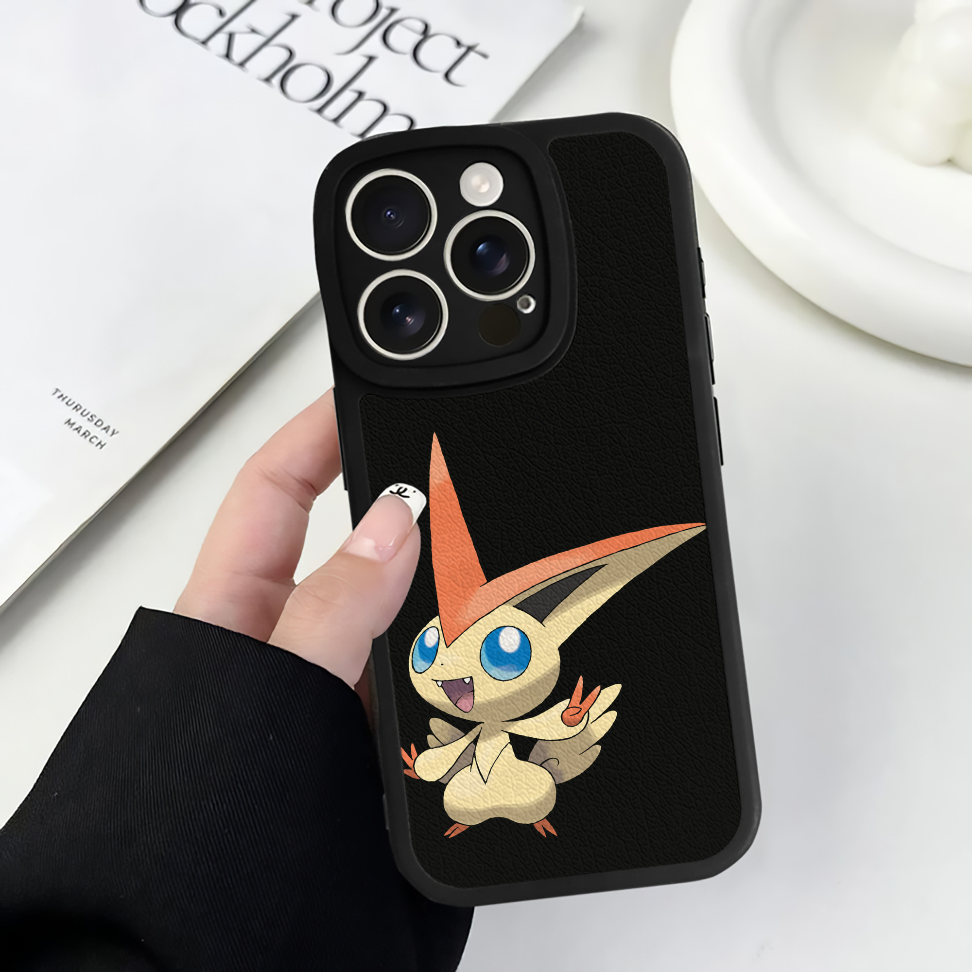 （画像用） ポケットモンスター Pokémon 【iPhone 16シリーズ対応】シリコンスマホケース（レザー調） 材質：シリコン